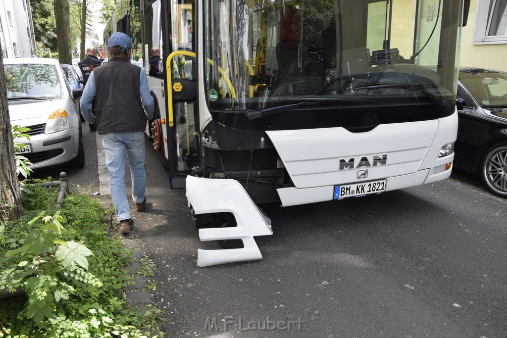 VU KVB Bus gegen PKW Tuer Koeln Kalk Buchforststr P10.JPG - Miklos Laubert